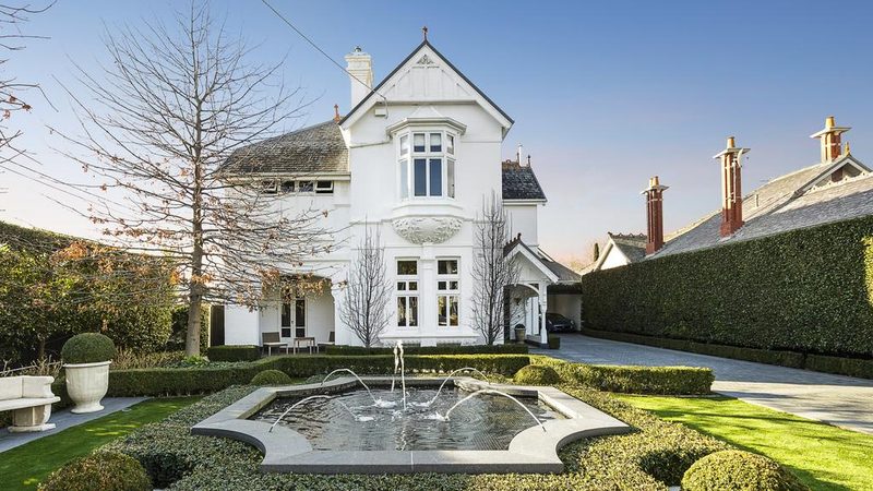 Period Victorian home with garden near Moonee Ponds lake - window cleaning Moonee Ponds