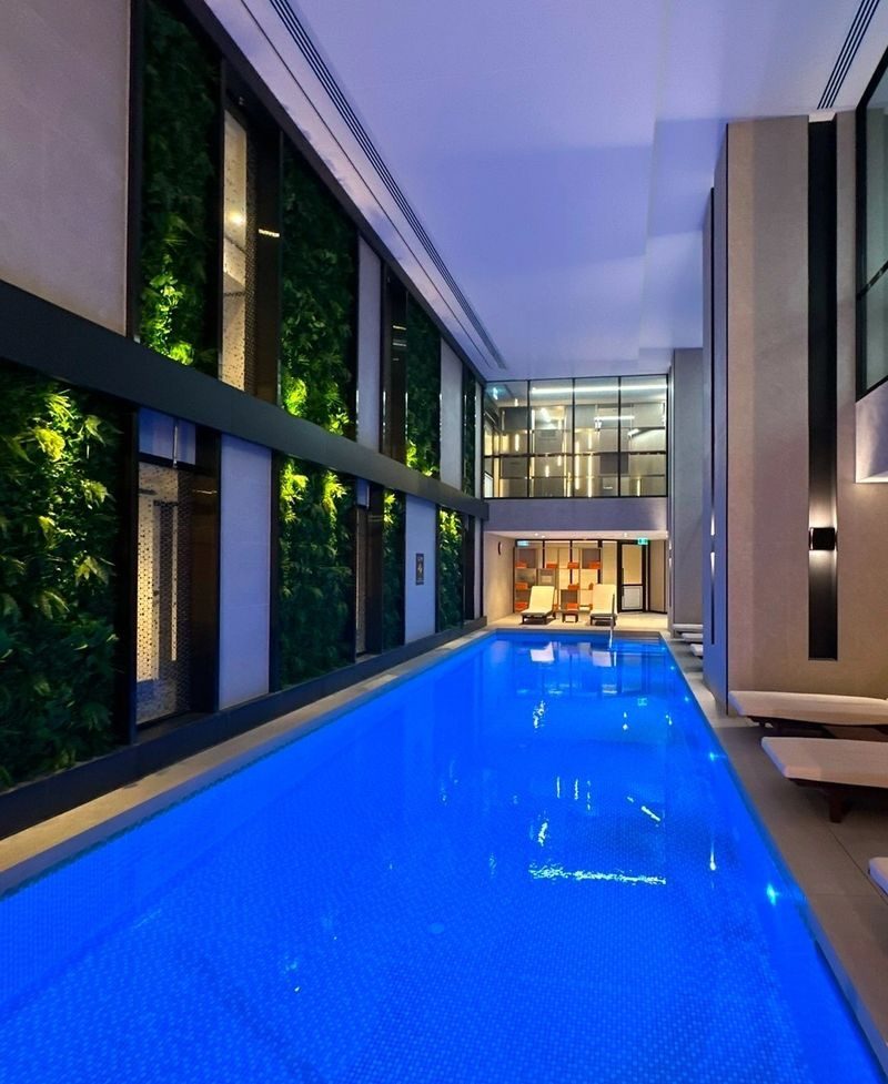Window cleaner cleaning residential windows in Richmond, Melbourne